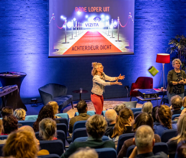 https://www.vizita.nl/media/transforms/Kennisplatform/_650x550_crop_center-center_80_none/nieuwjaarsreceptie-5.jpg