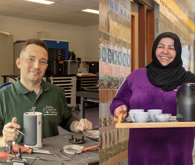 Man repareert apparatuur, vrouw serveert thee met een dienblad.